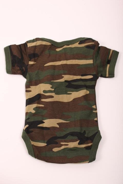 Bodystock til baby Bodyer og undertøj til din baby og de små børn. Her er både økologiske body, bodystocking med tekst og klassiske bodyer i neutrale farver, samt fine bodyer i merino uld med mønster.